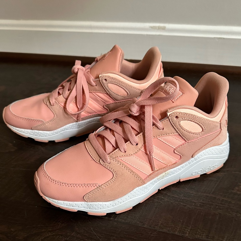 Adidas size 9 Woman’s Athletic shoe